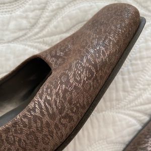 enzo angiolini leopard flats